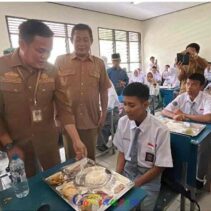 Simulasi Makanan Bergizi Gratis Perdana Koperasi RASRA di SMKN 5 Pekanbaru