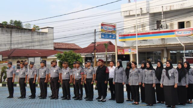 Apel Pagi, Pemimpin Apel Himbau Untuk Jaga Kekompakan Dan Kedidisiplin Dalam Bertugas