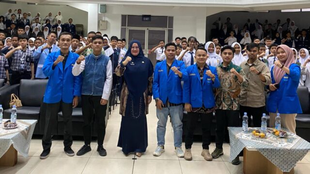 Rizki Ahmad Pauzi Selaku Ketua Cabang PMII Se Pekanbaru Membuat pelatihan kepemimpinan bagi Pengurus OSIS SMP se-Pekanbaru.