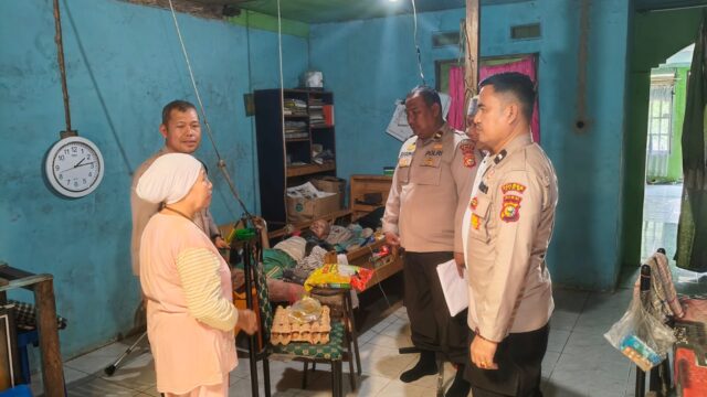 Polsek Tualang Salurkan Bantuan Sembako kepada Warga Sakit, Bentuk Kepedulian Polri terhadap Masyarakat