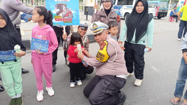 Puluhan Helm SNI Di Bagilan Saat Kampanye Keselamatan Berlalu Lintad Di CFD Pekanbaru