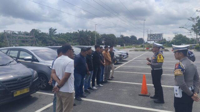 Satuan Lalu Lintas (Satlantas) Polres Siak menggelar coaching clinic Safety Riding