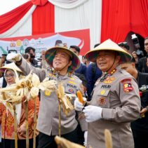 Irwasum Polri Pimpin Panen Jagung Serentak di Madiun,Wujudkan Astacita