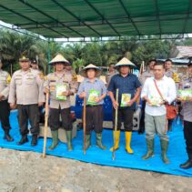 Dukung Program Asta Cita Bidang Ketahanan Pangan, Polsek Tualang Bersama PT. Palmax Sejati Kolaborasi Tanam Jagung di Lahan 1 Hektar