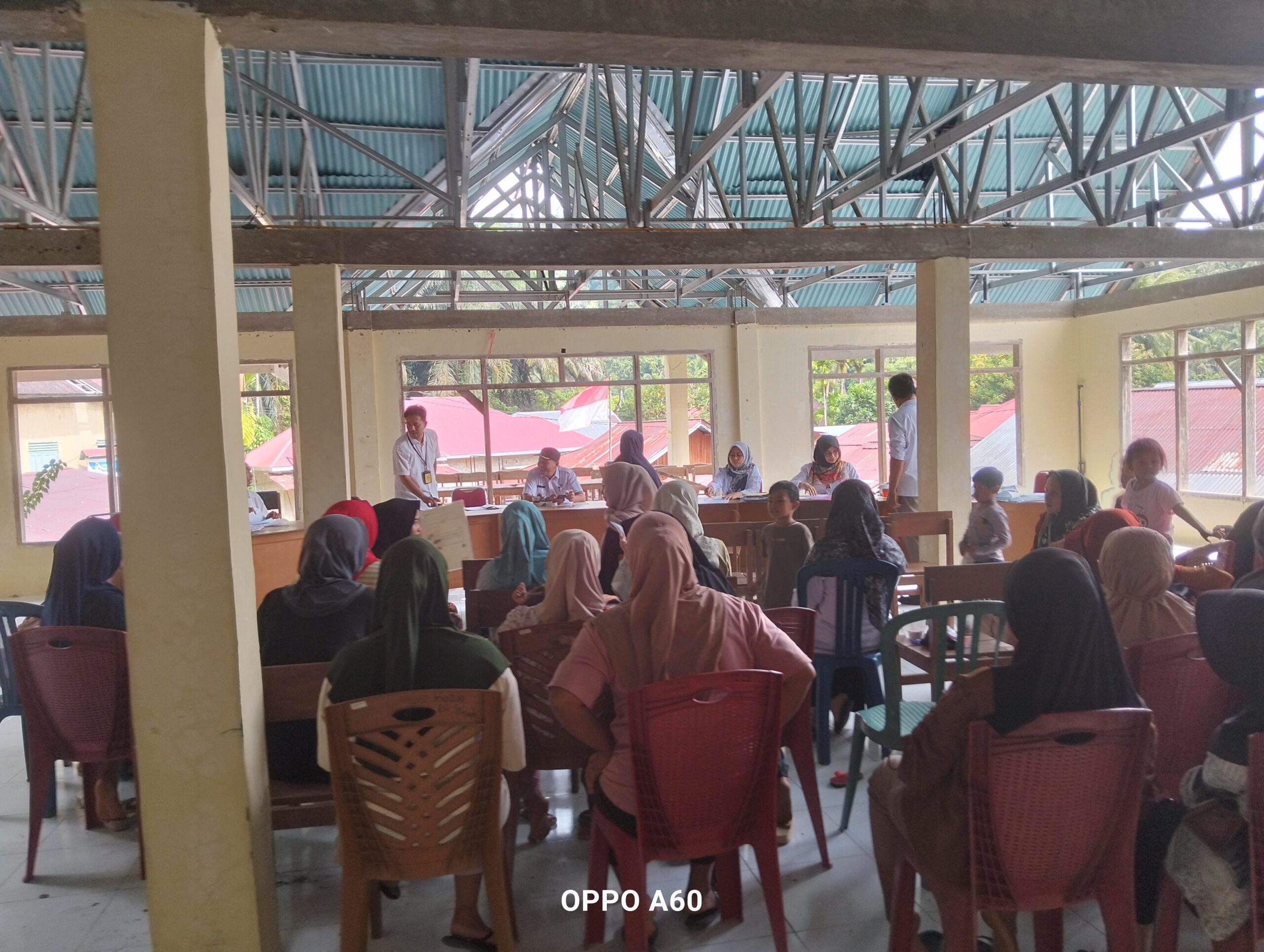 Penyerahan Sertifikat Tanah Program PTSL Oleh BPN Sijunjung Di Kanagarian Sisawah 