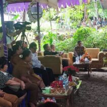 Kapolsek Lirung IPDA Eyckman V. Gagola Hadiri Pemakaman, Meninggalnya Warga Binaannya Di Kelurahan Lirung Matane Kecamatan Lirung