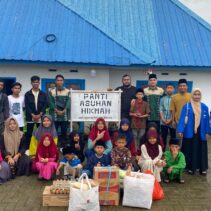 Ima Madina Pekanbaru dan PK PMII Al Azhar Berbagi Bingkisan dan Sembako di Panti Asuhan Hikmah Rumbai
