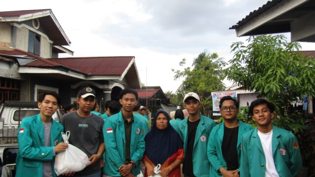 BEM DAN ORMAWA KAMPUS UNIVERSITAS HANG TUAH PEKANBARU MELAKUKAN AKSI SOSIAL DAN KEMANUSIAAN DENGAN MEMBERIKAN DONASI BANTUAN SEMBAKO UNTUK KORBAN BANJIR RUMBAI, KOTA PEKANBARU.
