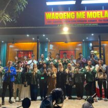 Gusti Pardamean Nst. Selaku ketua Ikatan Mahasiswa Mandailing Natal (IMA MADINA) Kota Pekanbaru periode 2025/ 2026 beserta jajaran pengurus Berbagi Takjil kepada masyarakat kota pekanbaru.