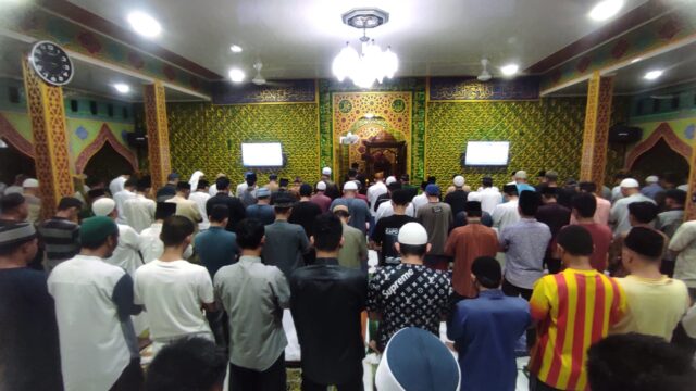 Malam Pertama Sholat Tarawih, WBP Lapas Pekanbaru Berbondong-Bondong ke Masjid At-Taubah