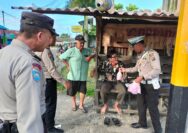 Dibulan Penuh Berkah Polsek Tualang Berbagi Takjil Kepada Masyarakat Menjelang Berbuka Puasa.