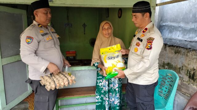 Kapolsek Tualang Berikan Bantuan Sembako di Jumat Berkah Berbagi Bulan Ramadhan