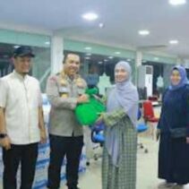 Kapolresta Pekanbaru Bersama DPD RI dan Kemensos serta Walikota Pekanbaru Tinjau Tenda Pengungsian Korban Banjir di Rumbai Pekanbaru. Maret 9, 2025