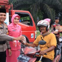 Polres Siak Gelar Kegiatan Berbagi Takjil dalam Rangka Ops Tertib Ramadan Lancang Kuning - 2025