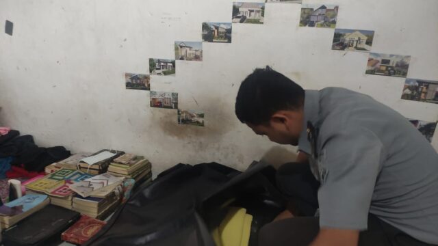 Ciptakan Situasi Aman dan Kondusif Pada Bulan Ramadhan, Lapas Pekanbaru Gelar Razia Rutin Kamar Hunian Warga Binaan