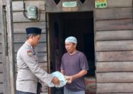 Polsek Siak Serahkan Bantuan Sosial Kepada Warga Kurang Mampu, Dalam Rangka Ops Tertib Ramadhan Lancang Kuning 2025