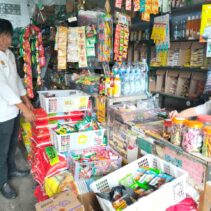 Unit Intelkam Polsek Tualang Monitor Harga Sembako di Pasar Tuah Serumpun