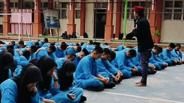 Pecah tangis siswa-siswi SMK Masmur Pekanbaru dengar Tausiah dan Muhasabah dari Ustadz Sarwan Kelana