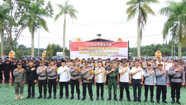 Wakapolda Riau Pimpin Apel Pergeseran Pasukan Pengamanan PSU Pilkada Siak 2025 di Mapolres Siak