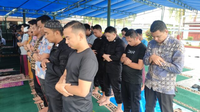 Sucinya Bulan Ramadhan, Warga Binaan Lapas Pekanbaru Laksanakan Ibadah Sholat Jumat Berjamah Dengan Khusyuk