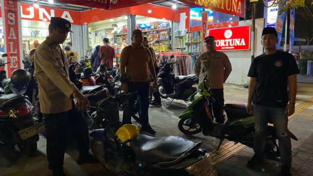 Polsek Tualang Patroli Harkamtibmas Berikan Kenyamanan Warga Beraktifitas di Tempat Keramaian.