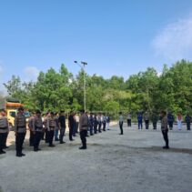 Polres Siak Laksanakan Apel di Pos Pelayanan Pelabuhan Buton dalam Rangka Operasi Ketupat Lancang Kuning Tahun 2025