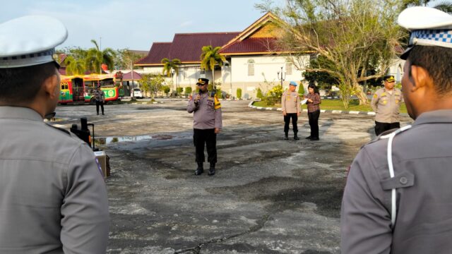 Kabag Ops Polres Siak Pimpin Apel Pengamanan Malam Takbiran, Pastikan Keamanan dan Ketertiban Masyarakat