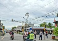 Personil Polres Siak Siaga di Pos Pam Terpadu Istana Siak, Laksanakan Patroli dan Pengaturan Lalu Lintas di Lokasi Wisata