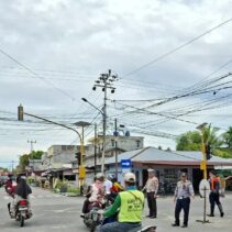 Personil Polres Siak Siaga di Pos Pam Terpadu Istana Siak, Laksanakan Patroli dan Pengaturan Lalu Lintas di Lokasi Wisata
