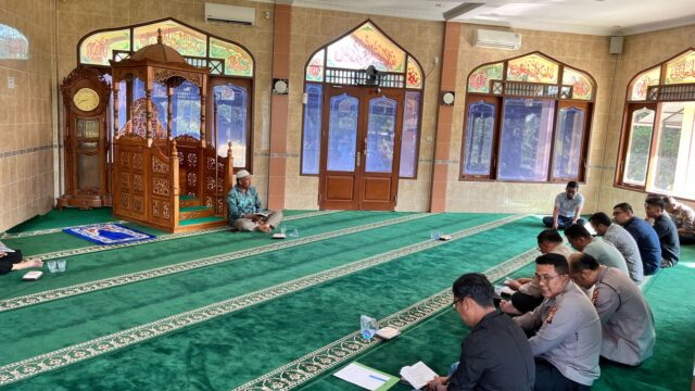 Personil Polres Siak Gelar Pembinaan Rohani dan Mental Lewat Pembacaan Surat Yasin di Masjid Al Muttaqin