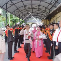 Haru Mengiringi Perpisahan Kapolres Kampar AKBP Ronald Sumaja, Pedang Pora Simbol Kehormatan dan Kenangan