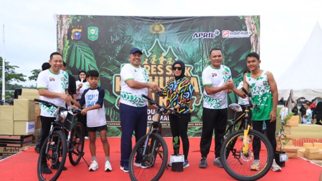 Semarak Karhutla Fun Run Polres Siak 2025, Ribuan Warga Berlari Bersama “Melindungi Tuah, Menjaga Marwah” di Depan Istana Siak