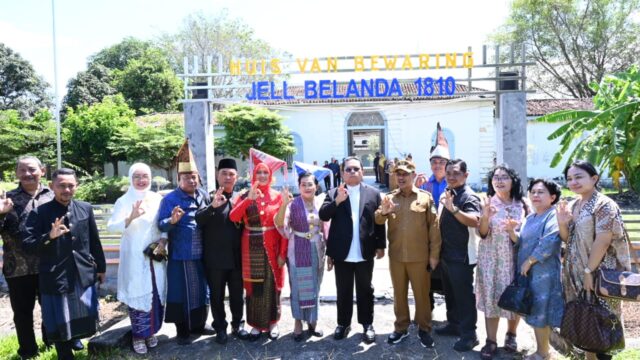 Bagus Santoso Sambut dan Dampingi Walikota Pematang Siantar Ziarah Makam Raja Sang Naualuh Damanik