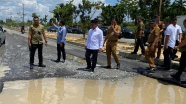 Gubernur Perintahkan Perbaikan Segera !!!Jalan Sudirman Ujung Pekanbaru Mengkhawatirkan,