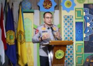 KAPOLDA RIAU PEMBEKALAN KEPADA MAHASISWA UNIVERSITAS MUHAMMADIYAH RIAU (UMRI) TANAMKAN CINTA LINGKUNGAN