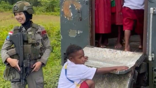 Patroli Humanis Ops Damai Cartenz-2025 di Kenyam: Semangat Kartini dalam Pengamanan dan Kepedulian Sosial