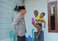 Polisi Beri Bantuan Kursi Roda untuk Penderita Celebral Palsy-Lansia di Bekasi dan Karawang