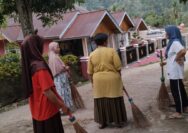 Jaga Kebersihan Dan Silahturahmi Wali Nagari Sumpur Kudus Adakan Jumat Bersih Bersama Warga