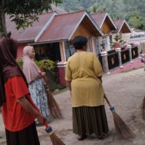 Jaga Kebersihan Dan Silahturahmi Wali Nagari Sumpur Kudus Adakan Jumat Bersih Bersama Warga