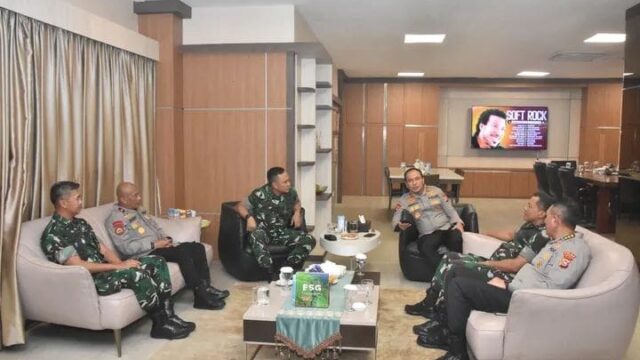 Pangdam I/Bukit Barisan Lakukan Kunjungan Kerja dan Silaturahmi ke Polda Riau. 