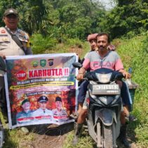 Polsek Tualang Laksanakan Patroli Roda Dua dan Sosialisasi Antisipasi Karhutla di Kampung Pinang Sebatang Timur