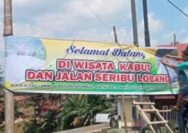 Pasang Spanduk 'Wisata Seribu Lobang" Di Jalan Payakumbuh - Lintau Pemerintah Tidak Peduli