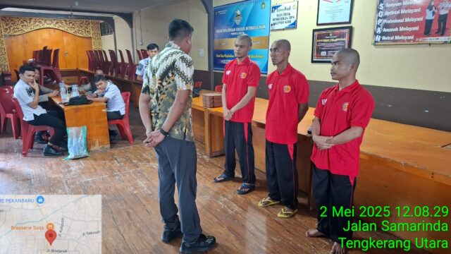 Plh Kepala Kesatuan Pengamanan Lapas Pekanbaru Laksanakan Kegiatan Mapenaling Pada Warga Binaan Baru