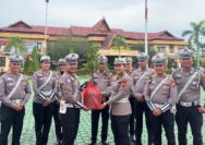Unik dan Inspiratif, Kapolres Siak Beri Kado Ulang Tahun Berupa Bibit Pohon Sawo kepada Personel