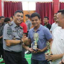 Apresiasi Prestasi, Lapas Pekanbaru Bagikan Hadiah Kepada Pegawai dan Warga Binaan Pemenang Lomba HBP Ke-61