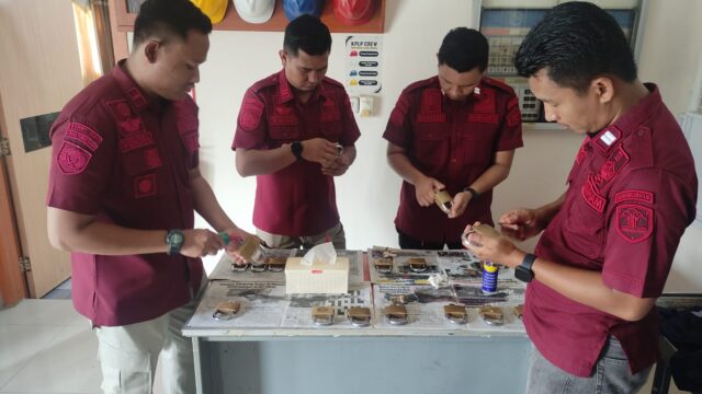 Perawatan Gembok, Salah Satu Langkah Deteksi Dini Cegah Gangguan Kamtib di Lapas Pekanbaru