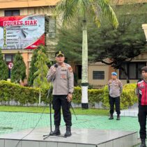 Kapolres Siak Pimpin Apel Pagi, Tegaskan Komitmen Disiplin dan Kinerja Personel