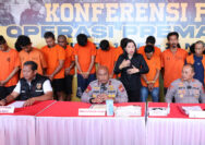 POLDA RIAU KONFERENSI PERS PENGUNGKAPAN KASUS PREMANISME/KEJAHATAN JALANAN HASIL OPERASI PEKAT LANCANG KUNING 2025