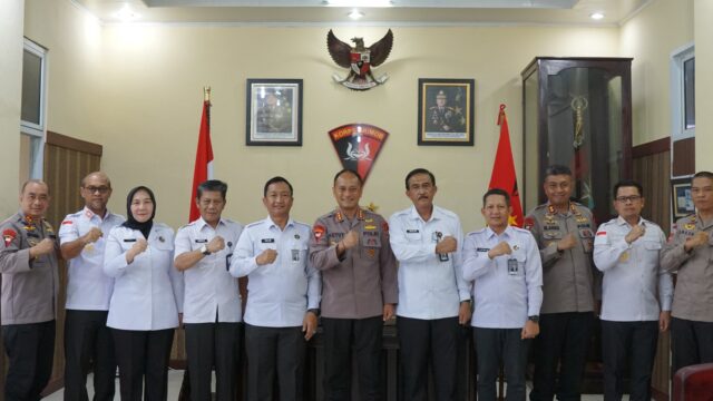 Tingkatkan Sinergitas Dengan Polisi, Kepala Lapas Pekanbaru Ikuti Kunjungan ke Satuan Brimob Polda Riau