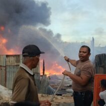 Kolaborasi Warga, Polisi dan Pemerintah Atasi Kebakaran di Kecamatan Singingi
